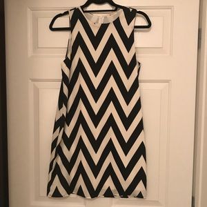 Sleeveless chevron dress